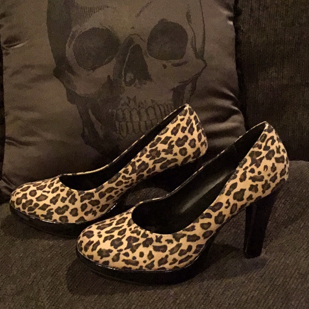 Hot Topic Leopard Print Platform Pumps